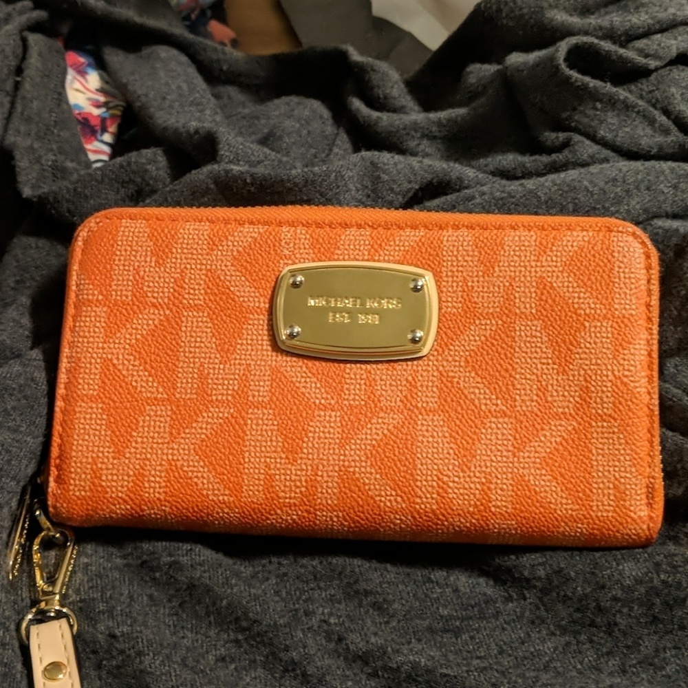 Michael Kors Wristlet Wallet